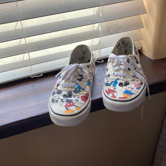 Vans - Picture 2 of 6